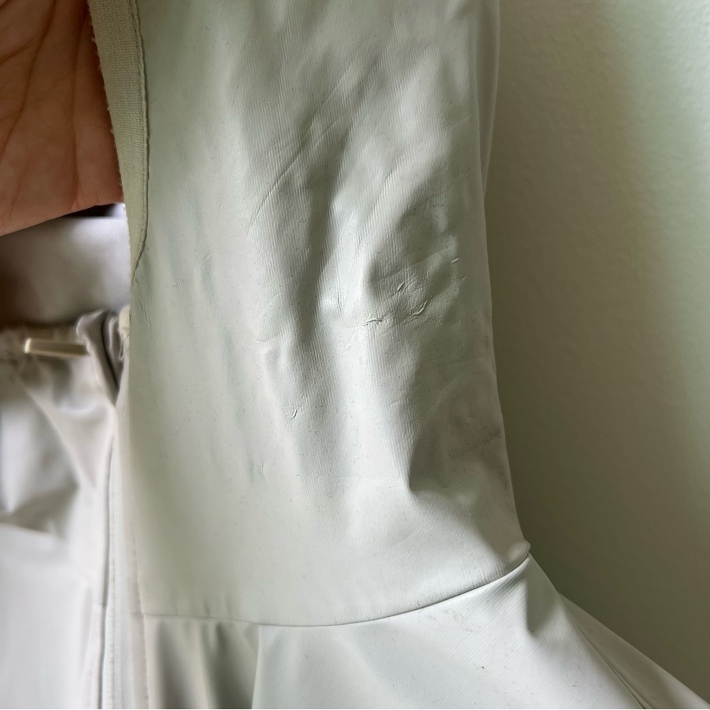 RAINS lightweight shell - Picture 7 of 13